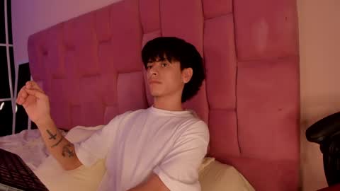 Snapshot of jean_dreams chatting on 12.12.24 J E A N online show from 12.12.24