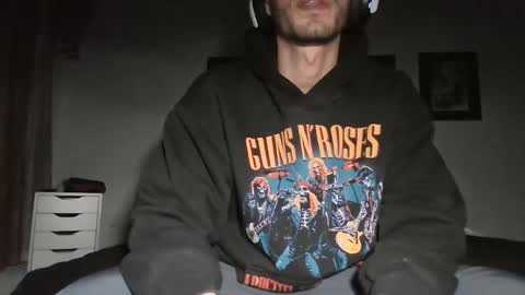 Snapshot of jeanpierbello7 chatting on 12.12.24 jean pier bello Silva online show from 12.12.24