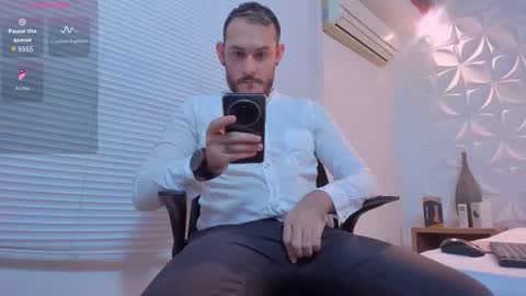 Snapshot of jeanpiere02 chatting on 11.11.25 Jeanpiere online show from 11.11.25