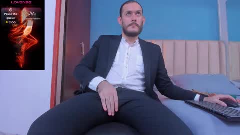 Snapshot of jeanpiere02 chatting on 11.28.25 Jeanpiere online show from 11.28.25