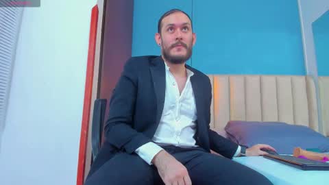 Snapshot of jeanpiere02 chatting on 12.05.25 Jeanpiere online show from 12.05.25