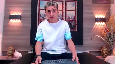 Snapshot of jeic_18 chatting on 11.30.25 jeic 18 online show from 11.30.25