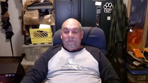 Snapshot of jellyzz chatting on 12.18.24 jellyzz online show from 12.18.24