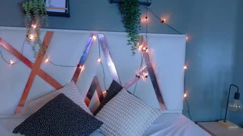 Snapshot of jenacooper__ chatting on 02.01.26 Jena online show from 02.01.26