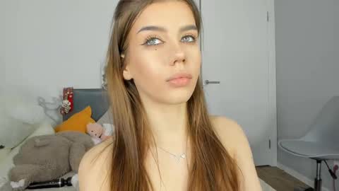 Snapshot of jenie_fire chatting on 03.05.25 Dolly online show from 03.05.25