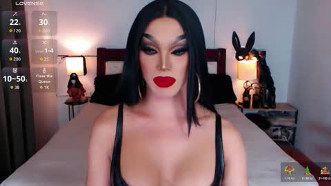 Queen Jenifer online show from 12.23.25