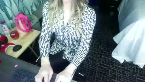 Jenna Cross online show from 02.16.25