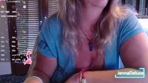 Snapshot of jennadeluxe chatting on 07.04.26 Jenna online show from 07.04.26