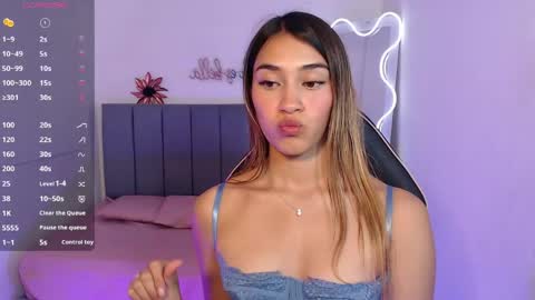Snapshot of jenner_tay chatting on 05.22.26 jenner online show from 05.22.26