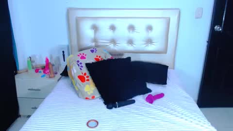 Snapshot of jenng18 chatting on 12.31.24 jenn online show from 12.31.24