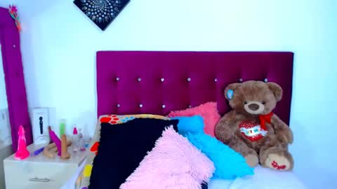 Snapshot of jenng18 chatting on 10.05.25 jenn online show from 10.05.25