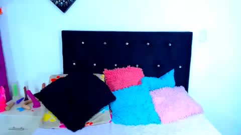 Snapshot of jenng18 chatting on 12.04.25 jenn online show from 12.04.25