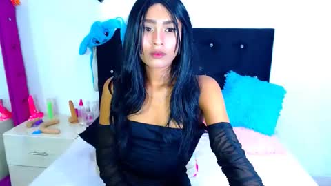 Snapshot of jenng18 chatting on 12.19.25 jenn online show from 12.19.25