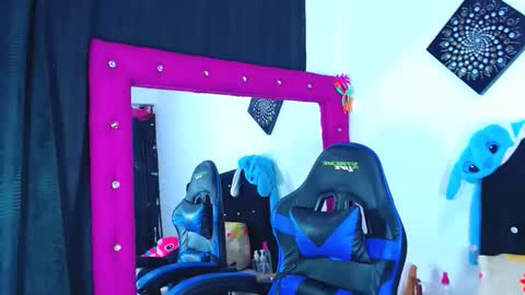 Snapshot of jenng18 chatting on 02.25.26 jenn online show from 02.25.26