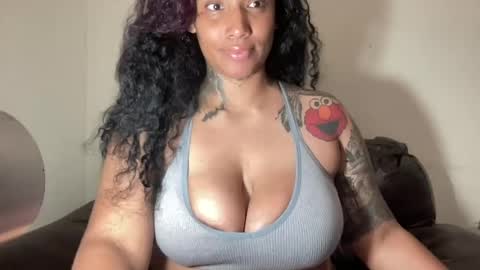 Snapshot of jenni_cash chatting on 06.26.26 Mistress Jenni online show from 06.26.26