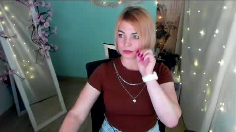 Snapshot of jennifer_cuttie chatting on 06.16.26 Jennifer online show from 06.16.26
