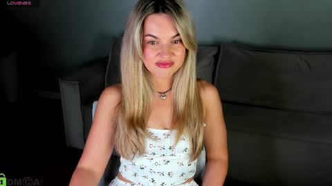 Snapshot of jennifer_perezz chatting on 06.22.26 Jennifer Perezz online show from 06.22.26