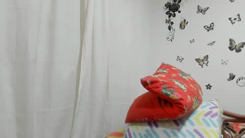 Snapshot of jenniferloveyou chatting on 02.04.25 jenniferloveyou online show from 02.04.25