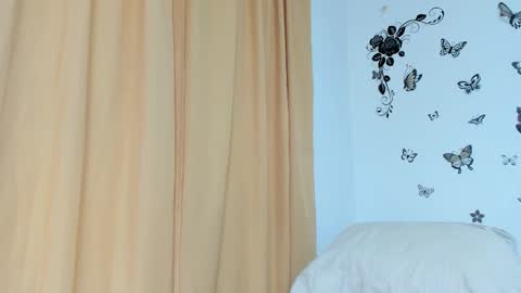 Snapshot of jenniferloveyou chatting on 10.13.25 jenniferloveyou online show from 10.13.25