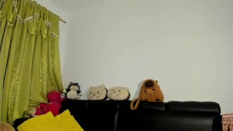 jenniifer_t online show from 04.18.26