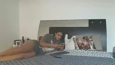 Snapshot of jennmullatta_ chatting on 10.27.25 Jenn online show from 10.27.25