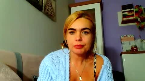 Snapshot of jenny_play1 chatting on 12.06.24 Jenny online show from 12.06.24