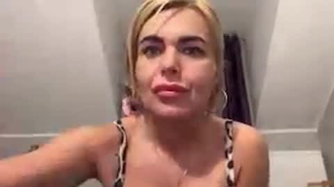 Snapshot of jenny_play1 chatting on 01.16.25 Jenny online show from 01.16.25