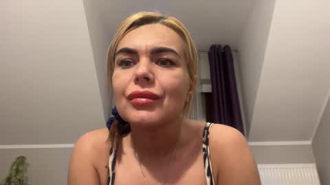 Snapshot of jenny_play1 chatting on 01.22.25 Jenny online show from 01.22.25