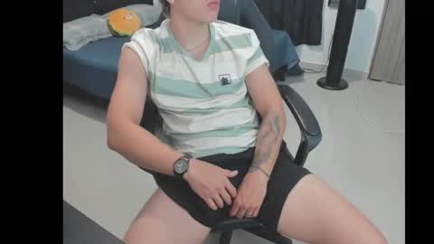 Snapshot of jeroo__ chatting on 12.18.25 jeroo__ online show from 12.18.25