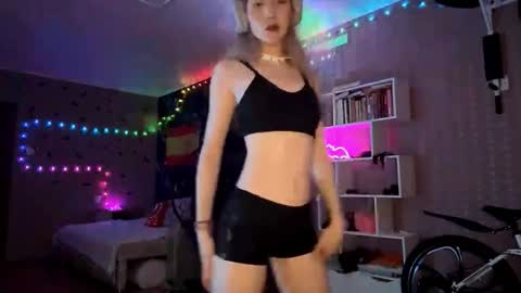 Snapshot of jerrienyhan chatting on 11.20.25 jerrienyhan online show from 11.20.25