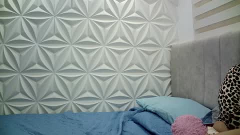 Snapshot of jerryandjessicaa chatting on 12.20.24 Jess y Jerry online show from 12.20.24