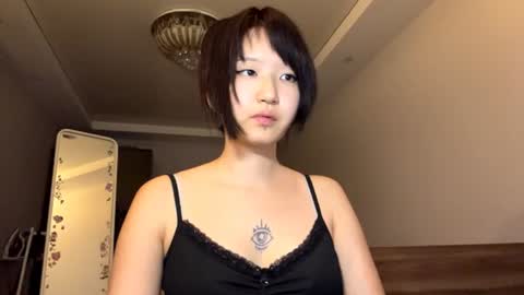 Snapshot of jesicalozaya chatting on 06.25.26 Emi online show from 06.25.26