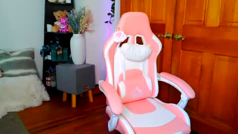 Snapshot of jessabelle_diamond chatting on 06.17.26 Jessabelle Diamond online show from 06.17.26