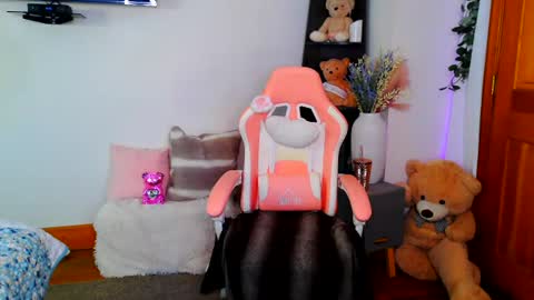 Snapshot of jessabelle_diamond chatting on 07.23.26 Jessabelle Diamond online show from 07.23.26