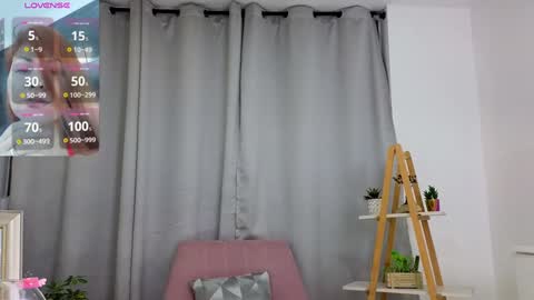 bella  adams online show from 01.30.25