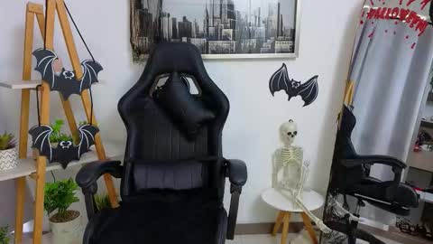 bella  adams online show from 10.25.25