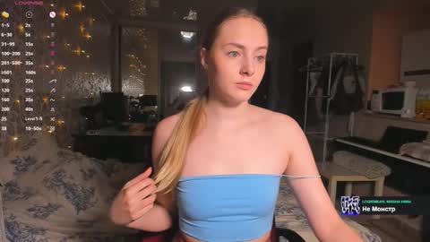 Snapshot of jessica_jane_ chatting on 11.18.25 Mila online show from 11.18.25