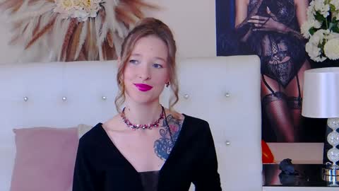 Snapshot of jessicagibson chatting on 12.19.24 Jessica online show from 12.19.24