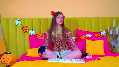 Snapshot of jessicajewells45 chatting on 10.28.25 Jessica online show from 10.28.25