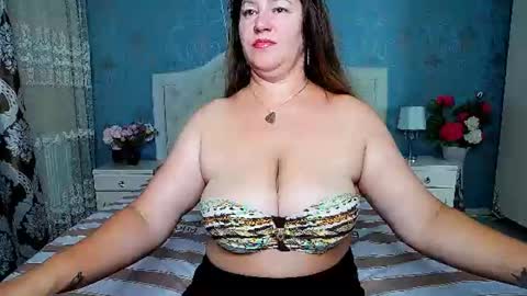 Snapshot of jessicalove20 chatting on 06.23.26 single mommy online show from 06.23.26