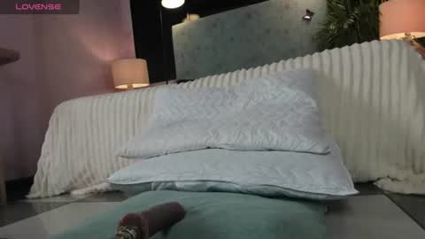 JESSI AND NAOMI online show from 07.12.26