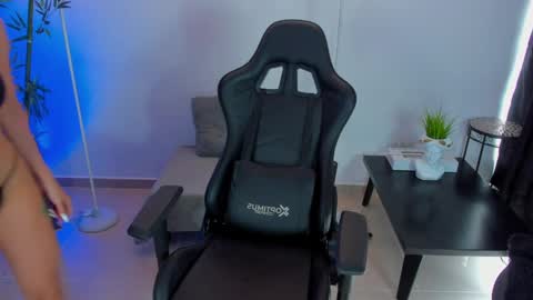 Snapshot of jessicapratt chatting on 03.08.25 Jessica Pratt IG jessicaxpratt online show from 03.08.25