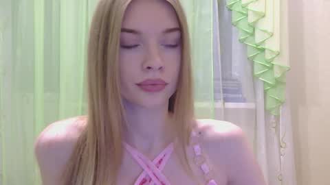Snapshot of jessika__peach chatting on 09.25.25 Marina online show from 09.25.25