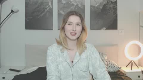 Snapshot of jessstonem chatting on 10.30.25 jessstonem online show from 10.30.25