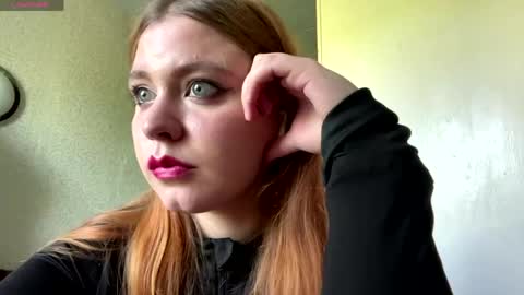 Snapshot of jesusgutzwiller chatting on 05.17.26 Violetta online show from 05.17.26