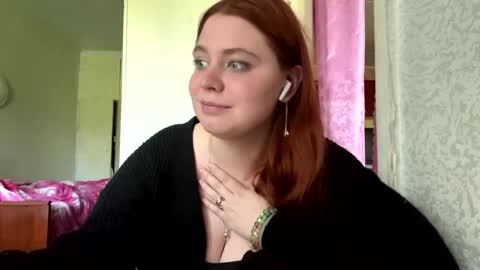 Snapshot of jesusgutzwiller chatting on 05.27.26 Violetta online show from 05.27.26