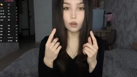I am Gina ntmu Lets hit 10 Thumbs Up together online show from 05.12.26