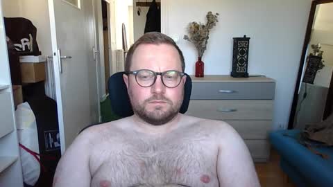 jeuneloup92 online show from 10.12.25