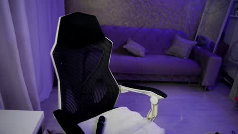 Snapshot of jeyssy69 chatting on 12.22.24 Jeyssy also Andra online show from 12.22.24