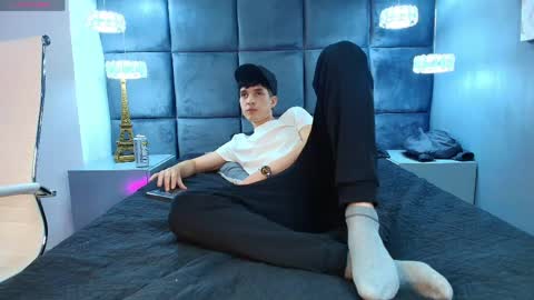 Snapshot of jheampiero chatting on 04.28.26 Jheampiero online show from 04.28.26